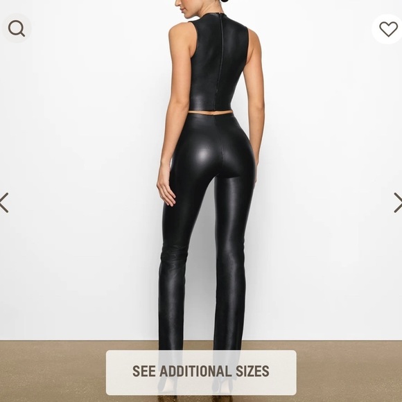 SKIMS CREW NECK CROPPED TOP - Picture 2 of 4